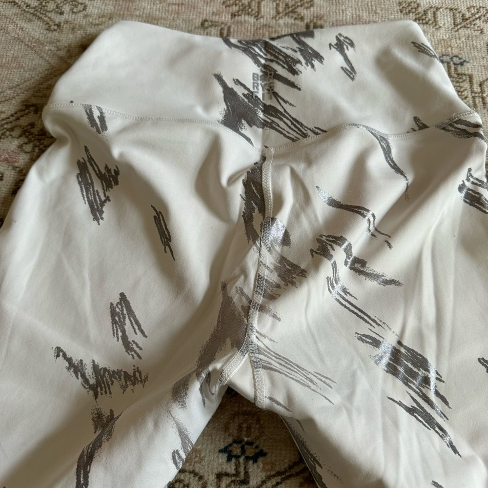 Worn once! BARRY'S FIT winter white & silver metallic high waisted 7/8 leggings - Picture 9 of 10